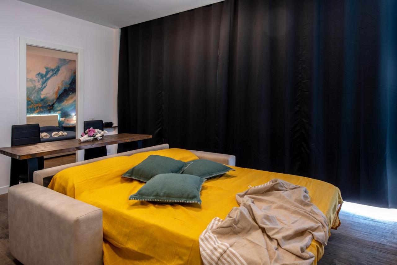 Apartmán Attico Luxury Con Parcheggio E Terrazza Vista Mozzafiato Janov Exteriér fotografie